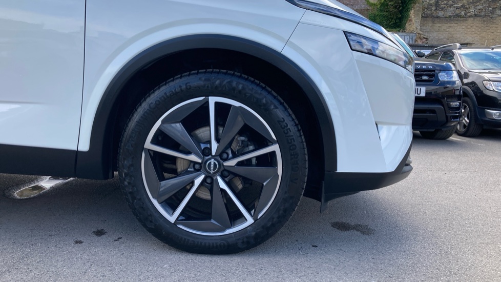Nissan Qashqai 1.3 DiG-T MH Tekna [Bose] 5dr Petrol Hatchback - Image 7