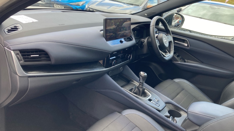 Nissan Qashqai 1.3 DiG-T MH Tekna [Bose] 5dr Petrol Hatchback - Image 9