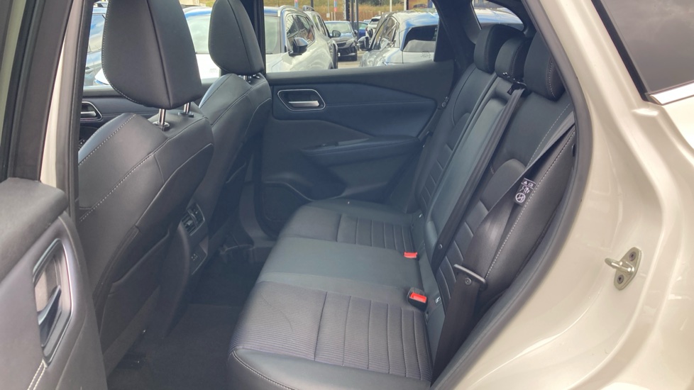 Nissan Qashqai 1.3 DiG-T MH Tekna [Bose] 5dr Petrol Hatchback - Image 16