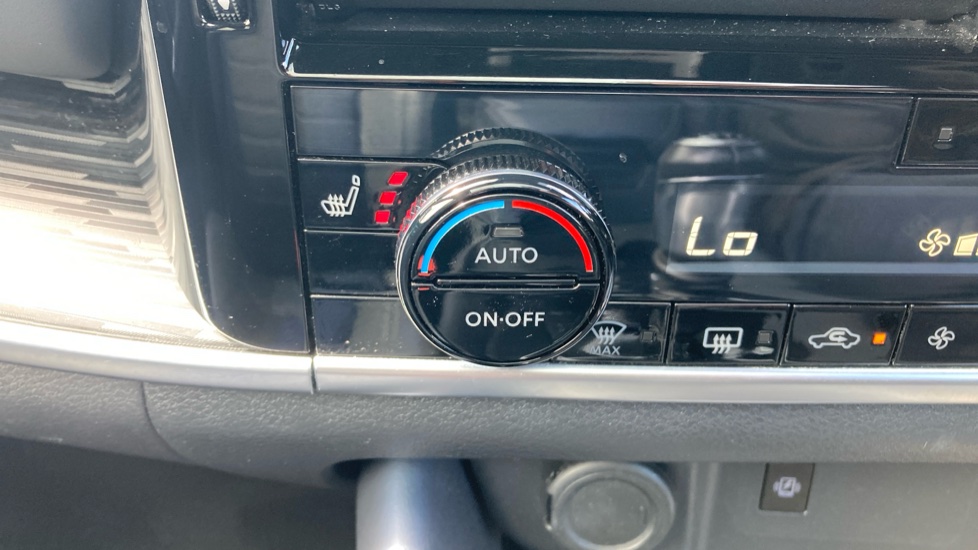 Nissan Qashqai 1.3 DiG-T MH Tekna [Bose] 5dr Petrol Hatchback - Image 26