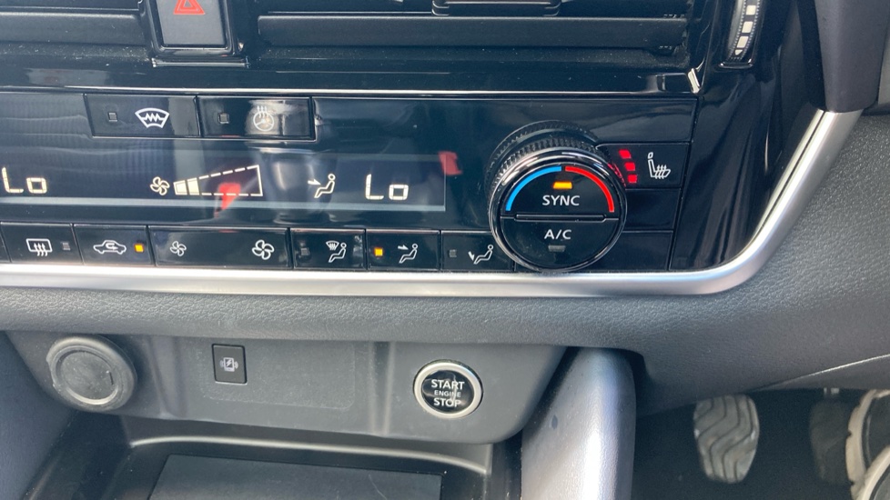 Nissan Qashqai 1.3 DiG-T MH Tekna [Bose] 5dr Petrol Hatchback - Image 27