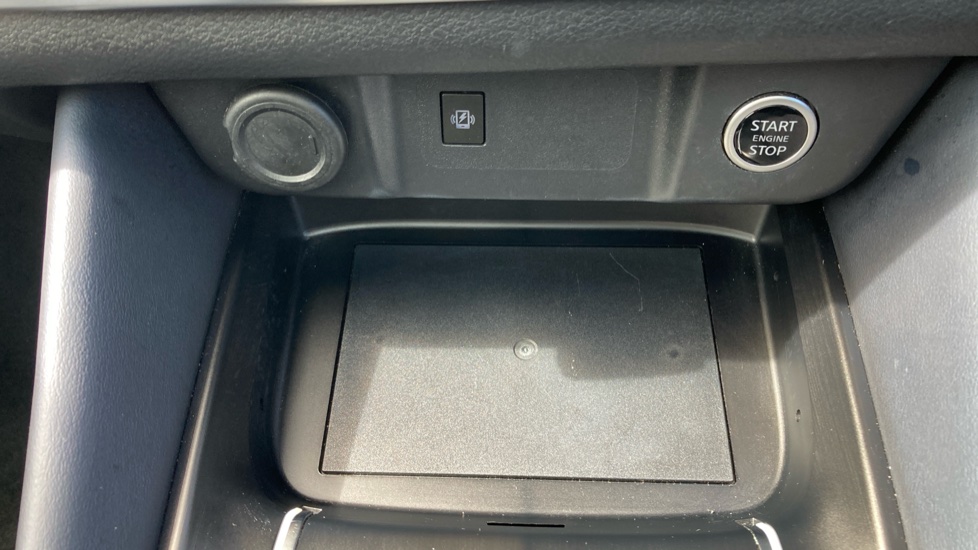 Nissan Qashqai 1.3 DiG-T MH Tekna [Bose] 5dr Petrol Hatchback - Image 28