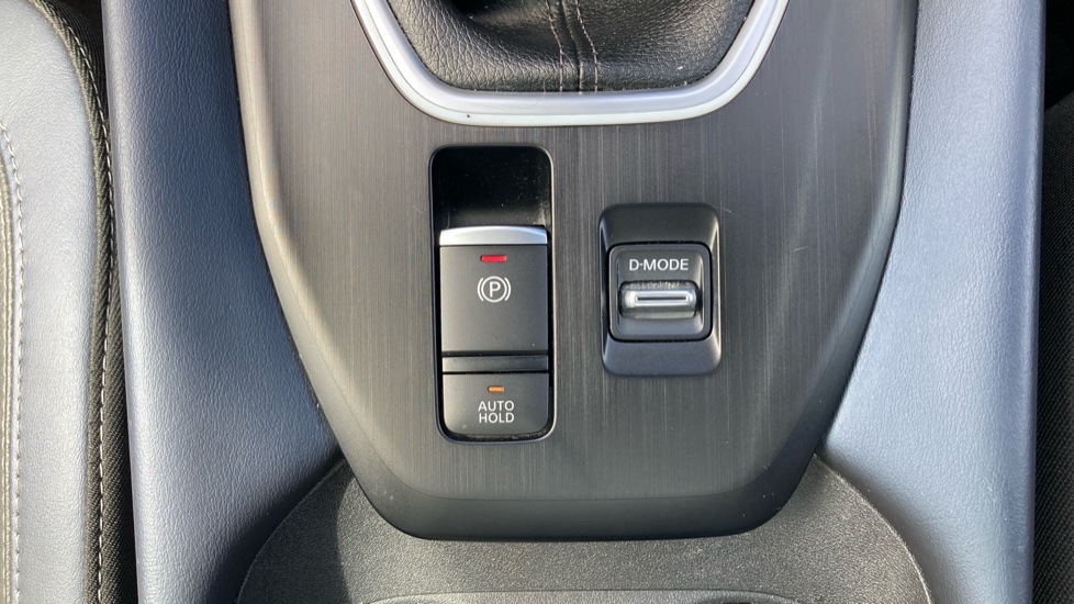 Nissan Qashqai 1.3 DiG-T MH Tekna [Bose] 5dr Petrol Hatchback - Image 29