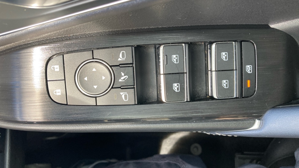 Nissan Qashqai 1.3 DiG-T MH Tekna [Bose] 5dr Petrol Hatchback - Image 34