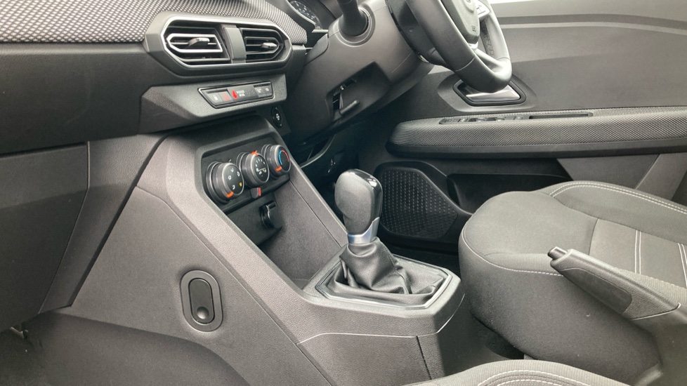 Dacia Sandero 1.0 TCe Comfort 5dr CVT Petrol Hatchback - Image 13