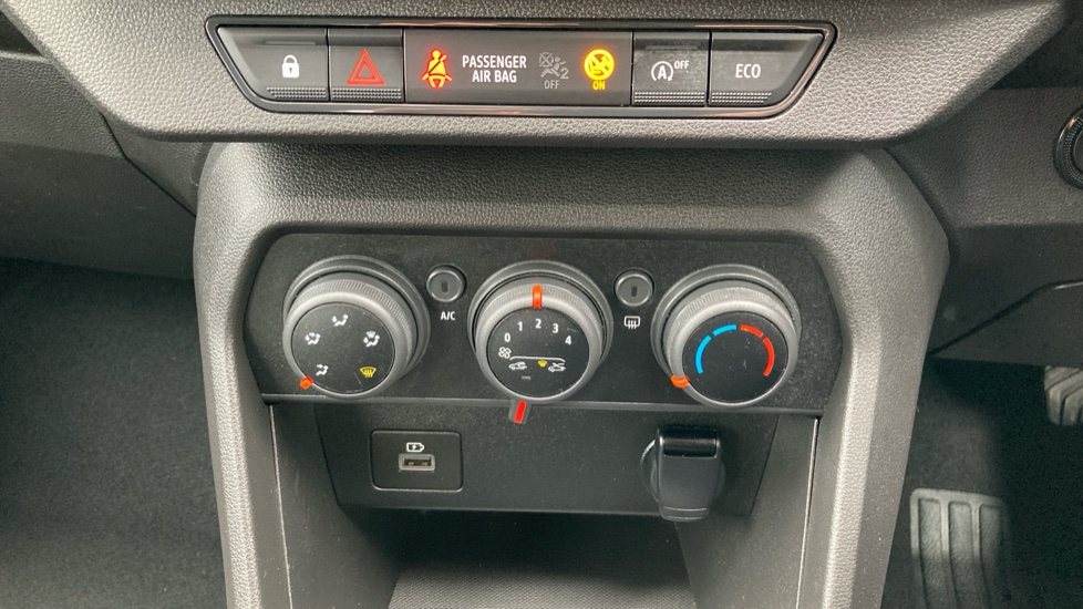 Dacia Sandero 1.0 TCe Comfort 5dr CVT Petrol Hatchback - Image 22