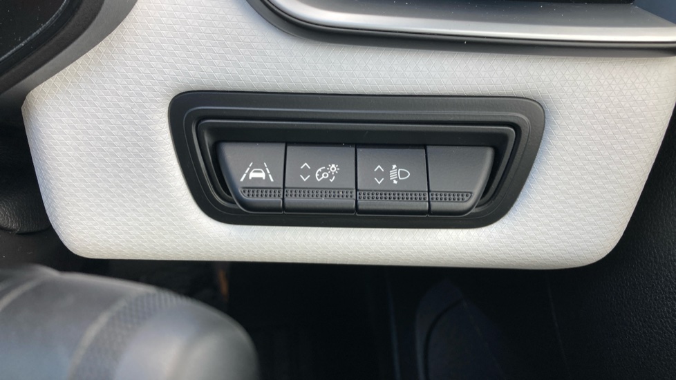 Renault Clio 1.0 TCe 90 Techno 5dr Petrol Hatchback - Image 28