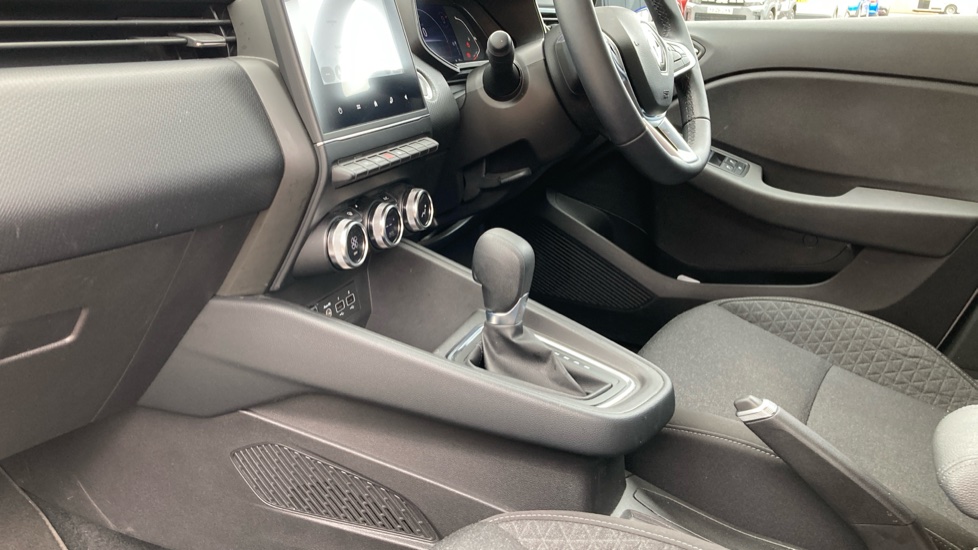 Renault Clio 1.6 E-TECH full hybrid 145 Evolution 5dr Auto Hybrid Hatchback - Image 13