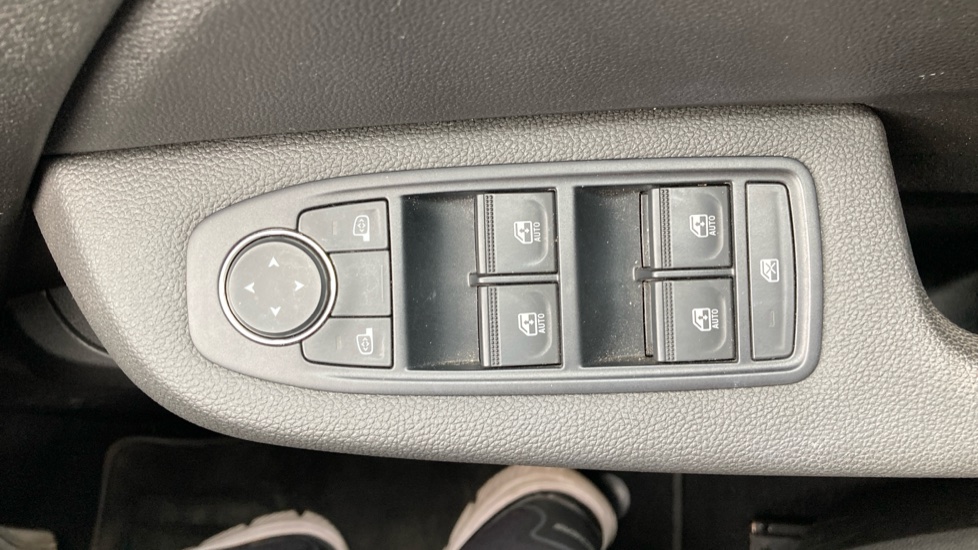 Renault Clio 1.6 E-TECH full hybrid 145 Evolution 5dr Auto Hybrid Hatchback - Image 26