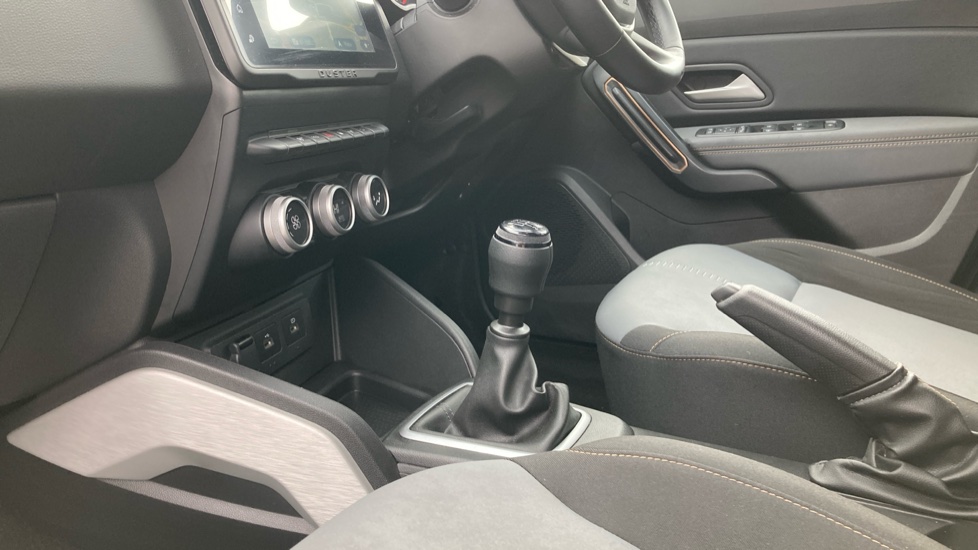 Dacia Duster 1.3 TCe 130 Extreme 5dr Petrol Estate - Image 13