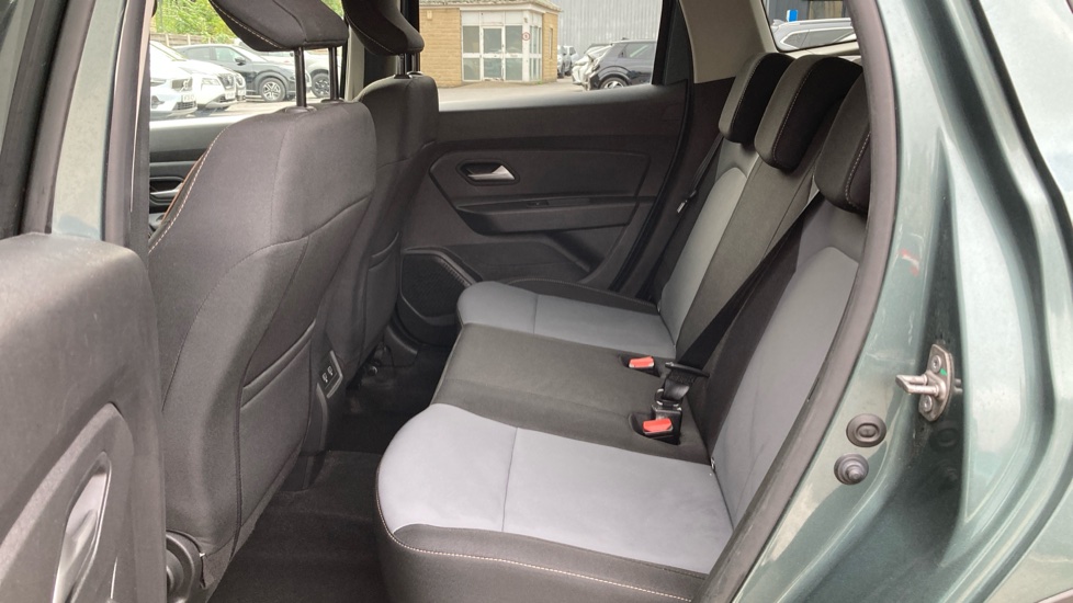 Dacia Duster 1.3 TCe 130 Extreme 5dr Petrol Estate - Image 16