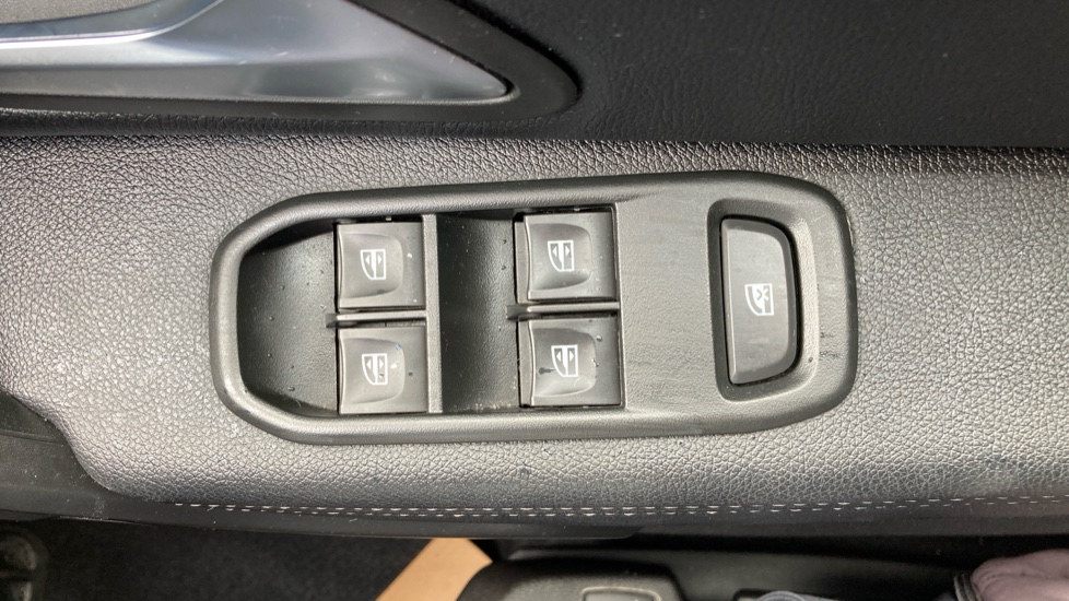 Dacia Duster 1.0 TCe 90 Prestige 5dr Petrol Estate - Image 27