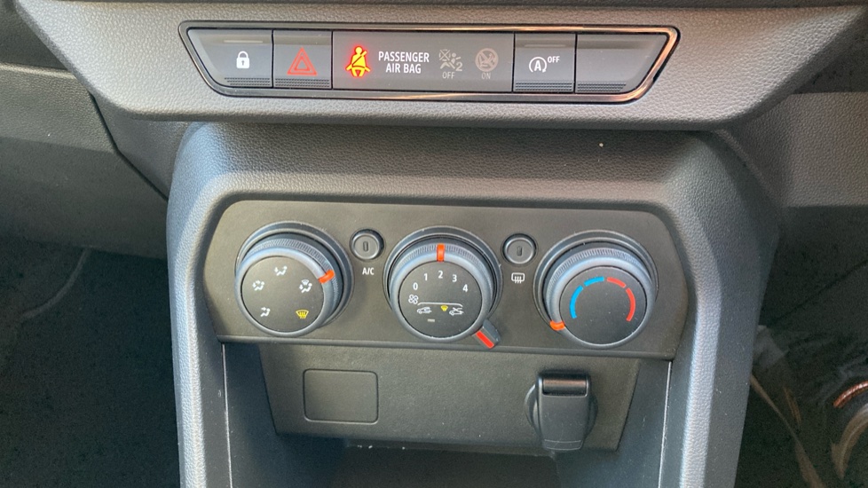Dacia Sandero 1.0 SCe Essential 5dr Petrol Hatchback - Image 21