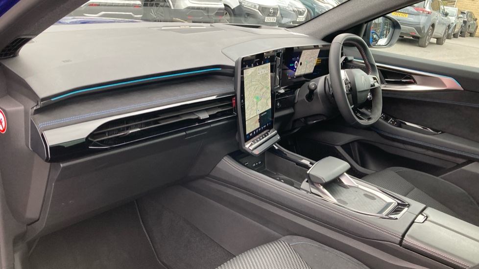 Renault Austral E-Tech FHEV Iconic Esprit Alpine 5dr Auto Hybrid Estate - Image 9