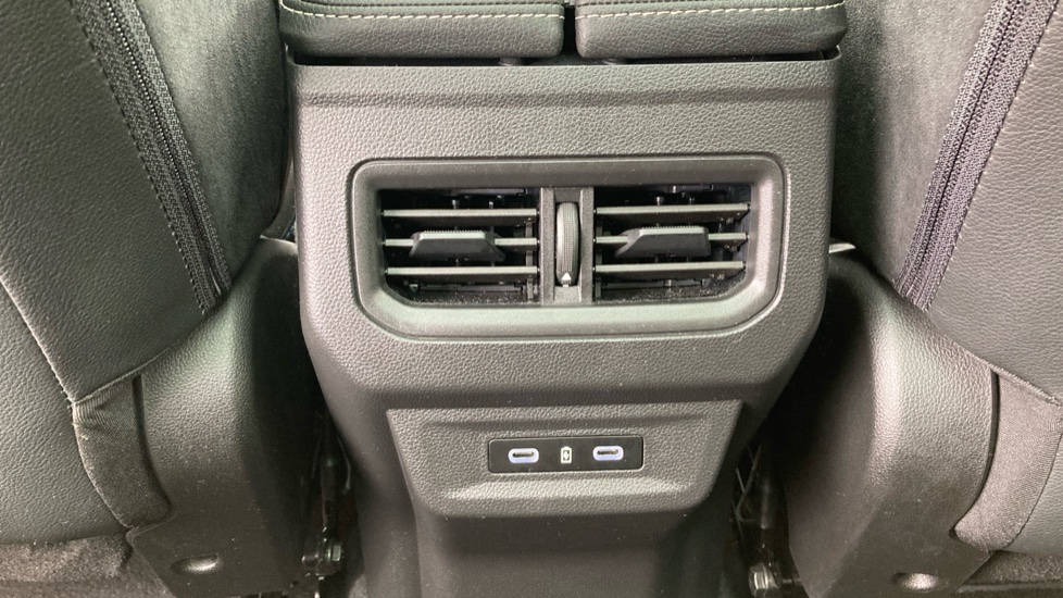 Renault Austral E-Tech FHEV Iconic Esprit Alpine 5dr Auto Hybrid Estate - Image 17
