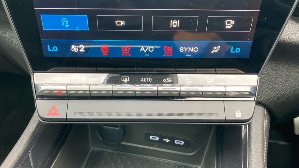 Renault Austral E-Tech FHEV Iconic Esprit Alpine 5dr Auto Hybrid Estate - Image 24