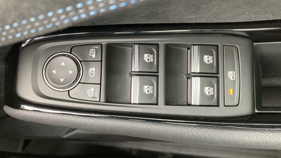 Renault Austral E-Tech FHEV Iconic Esprit Alpine 5dr Auto Hybrid Estate - Image 28