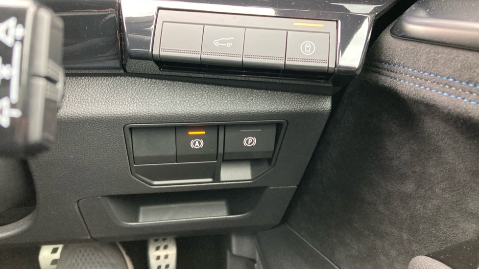 Renault Austral E-Tech FHEV Iconic Esprit Alpine 5dr Auto Hybrid Estate - Image 29