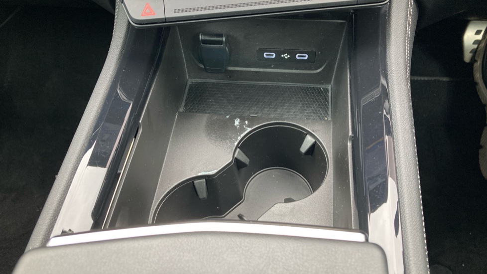 Renault Austral E-Tech FHEV Iconic Esprit Alpine 5dr Auto Hybrid Estate - Image 31