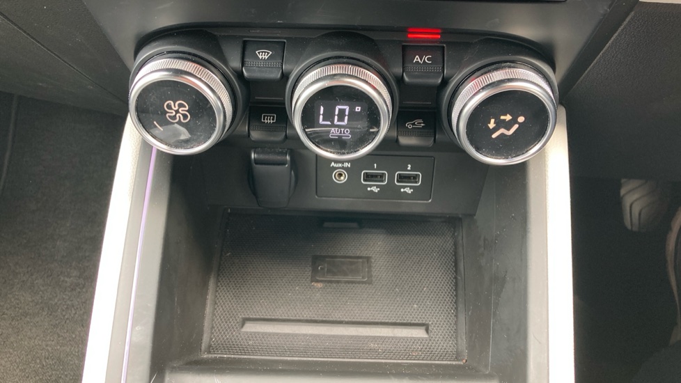 Renault Clio 1.0 TCe 90 SE Edition 5dr Petrol Hatchback - Image 22