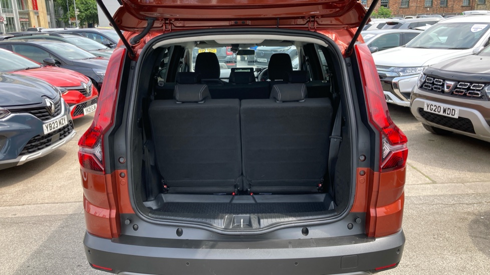 Dacia Jogger 1.0 TCe Extreme SE 5dr Petrol Estate - Image 4