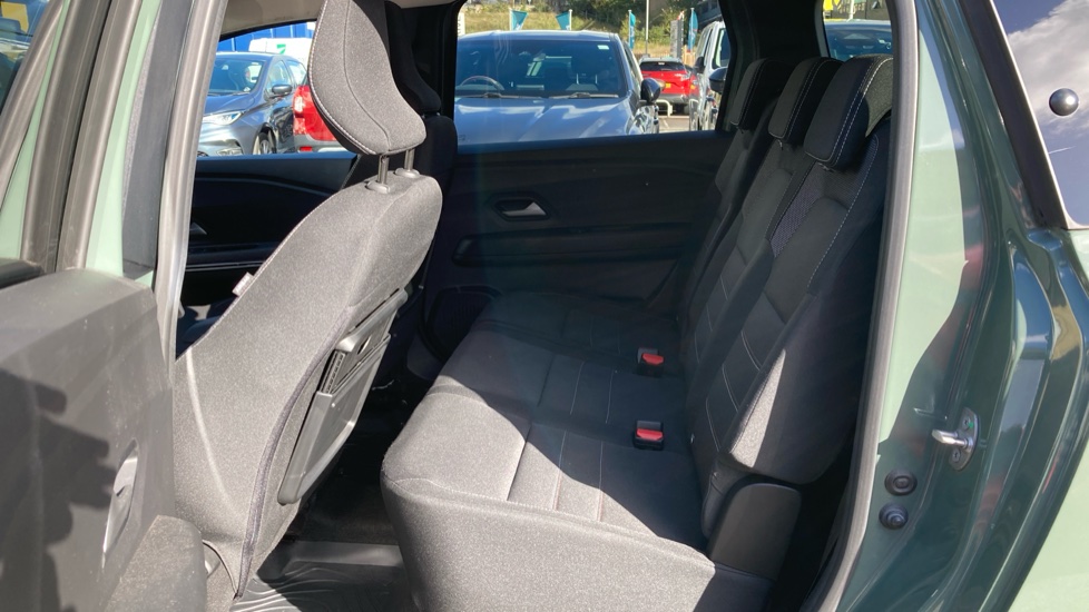 Dacia Jogger 1.6 HEV Extreme SE 5dr Auto Hybrid Estate - Image 16