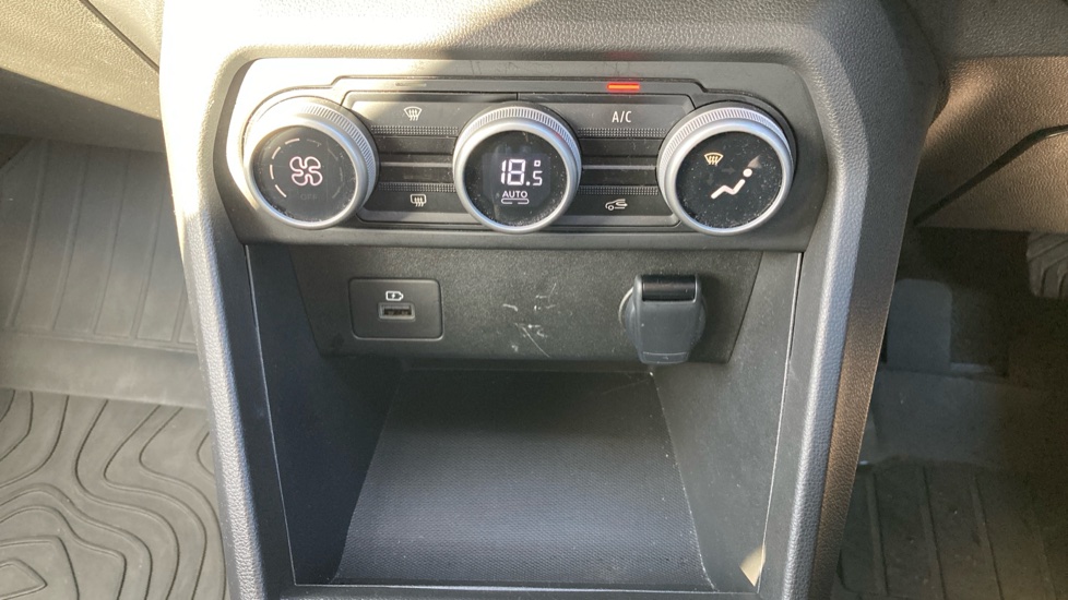Dacia Jogger 1.6 HEV Extreme SE 5dr Auto Hybrid Estate - Image 22