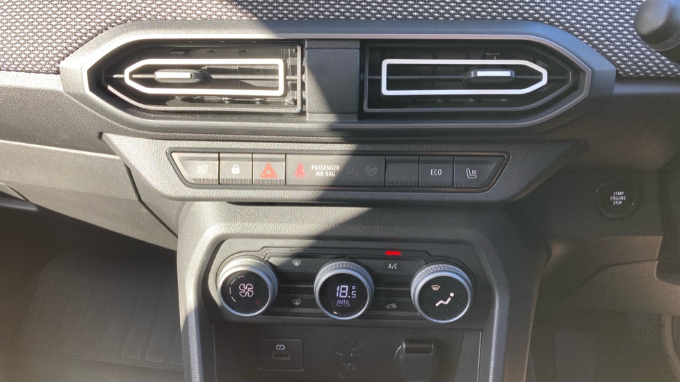 Dacia Jogger 1.6 HEV Extreme SE 5dr Auto Hybrid Estate - Image 23