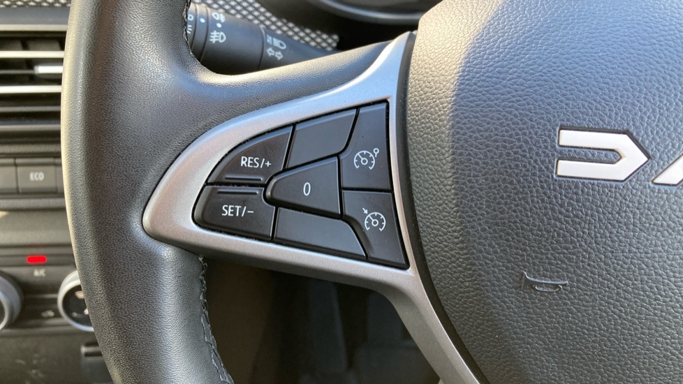 Dacia Jogger 1.6 HEV Extreme SE 5dr Auto Hybrid Estate - Image 25