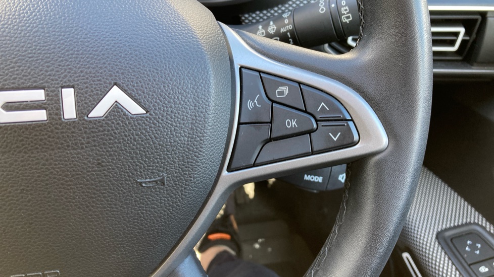 Dacia Jogger 1.6 HEV Extreme SE 5dr Auto Hybrid Estate - Image 26