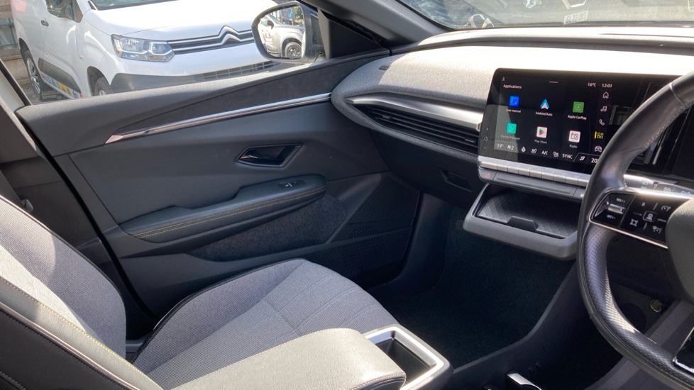 Renault Megane E-Tech EV60 160kW Techno 60kWh Optimum Charge 5dr Auto Electric Hatchback - Image 14