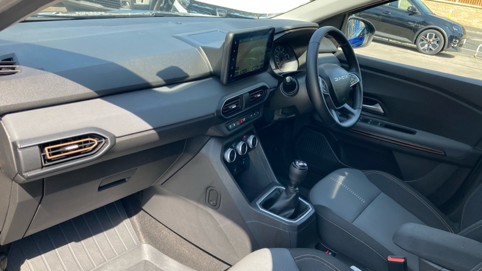 Dacia Jogger 1.0 TCe Extreme 5dr Petrol Estate - Image 9