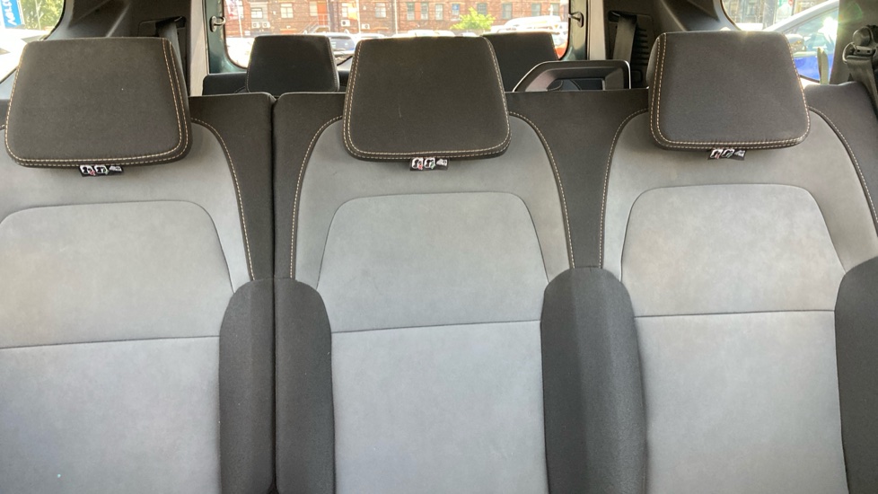 Dacia Jogger 1.0 TCe Extreme 5dr Petrol Estate - Image 15