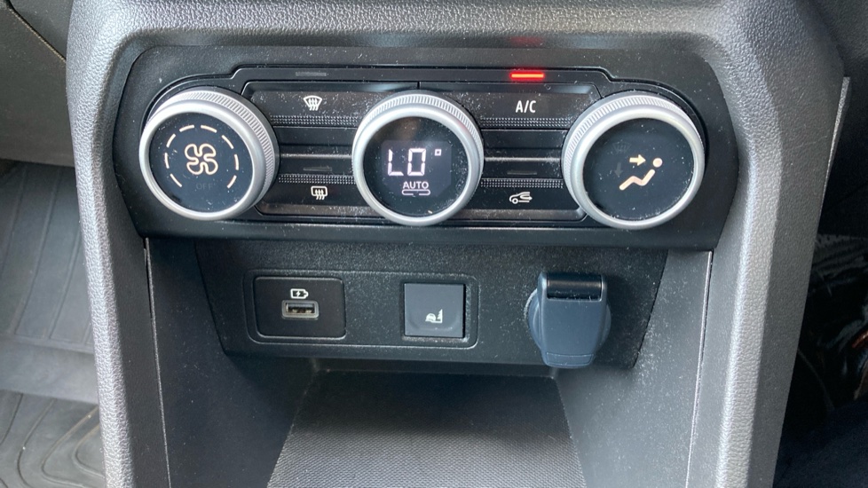 Dacia Jogger 1.0 TCe Extreme 5dr Petrol Estate - Image 23
