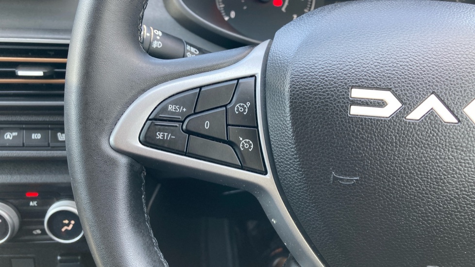 Dacia Jogger 1.0 TCe Extreme 5dr Petrol Estate - Image 25