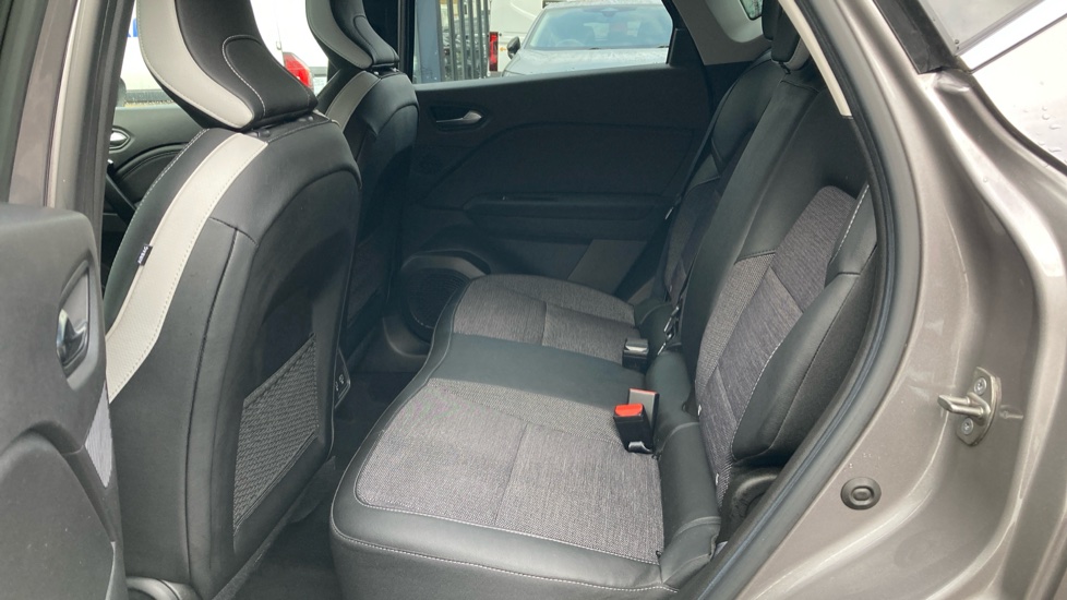 Renault Captur 1.6 E-Tech full hybrid 145 Techno 5dr Auto Hybrid Hatchback - Image 16