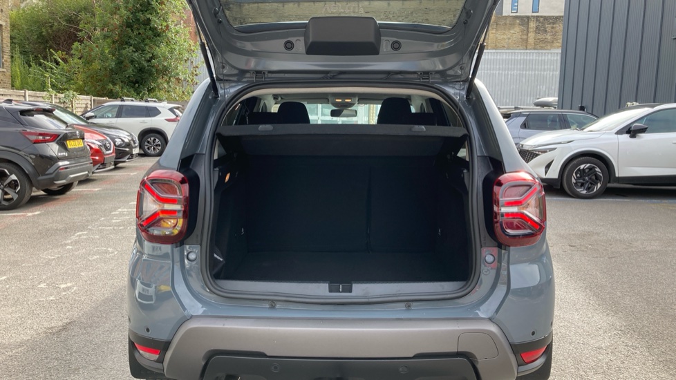 Dacia Duster 1.3 TCe 150 Extreme 5dr EDC Petrol Estate - Image 4