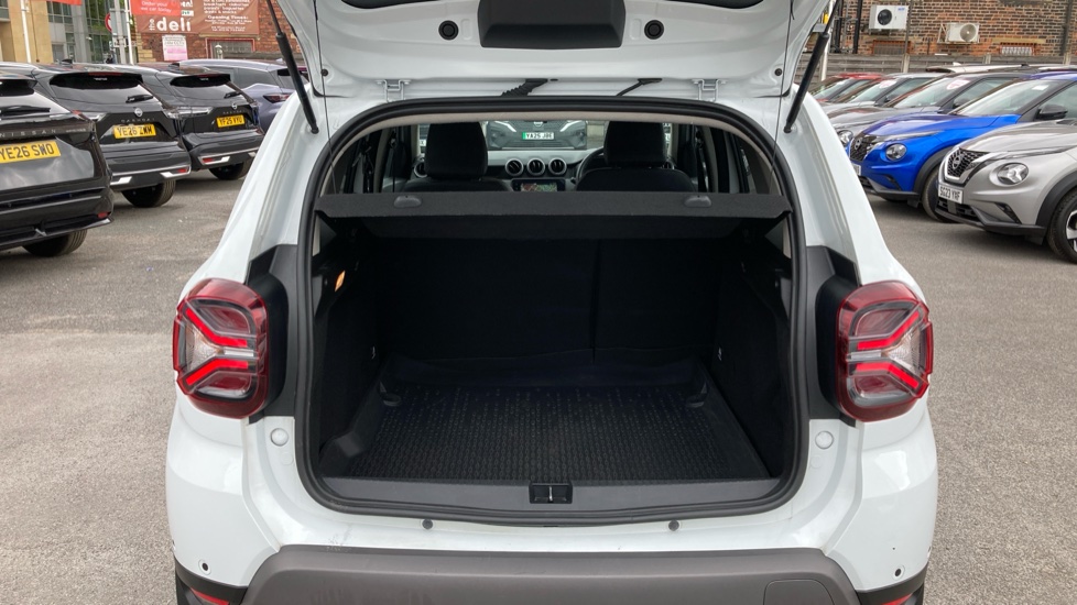 Dacia Duster 1.3 TCe 150 Extreme SE 5dr EDC Petrol Estate - Image 4