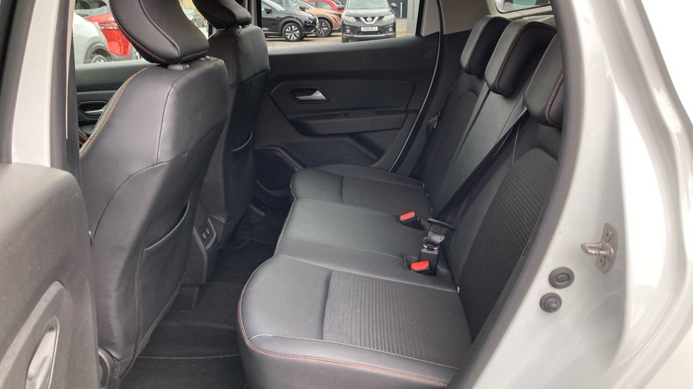 Dacia Duster 1.3 TCe 150 Extreme SE 5dr EDC Petrol Estate - Image 16
