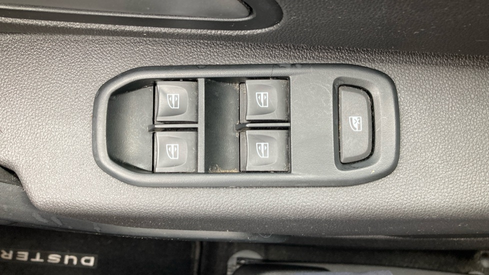 Dacia Duster 1.0 TCe 90 Expression 5dr Petrol Estate - Image 25