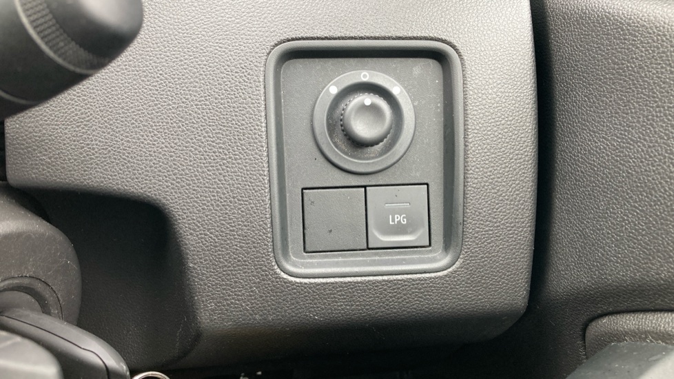 Dacia Duster 1.0 TCe 90 Expression 5dr Petrol Estate - Image 26