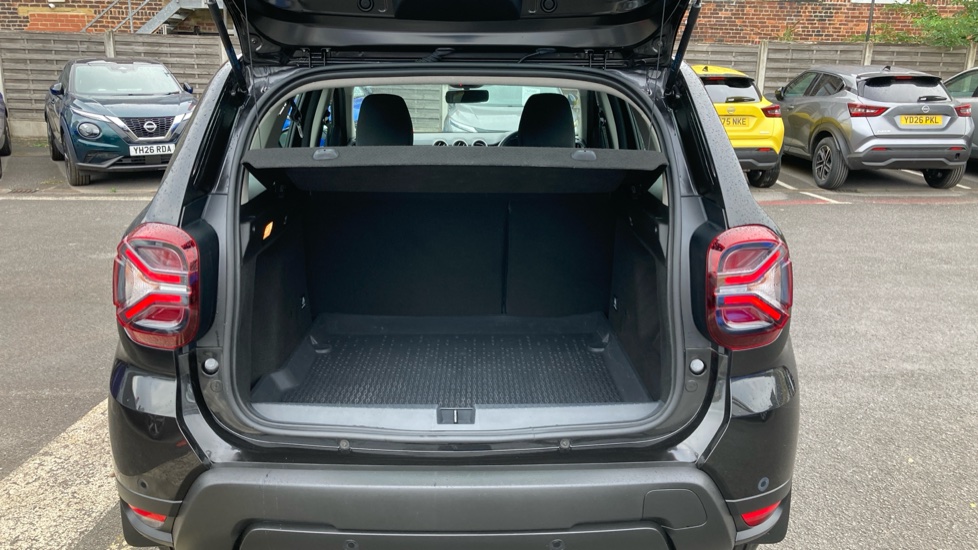 Dacia Duster 1.3 TCe 150 Comfort 5dr EDC Petrol Estate - Image 4