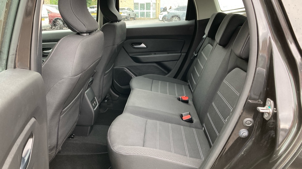 Dacia Duster 1.3 TCe 150 Comfort 5dr EDC Petrol Estate - Image 16
