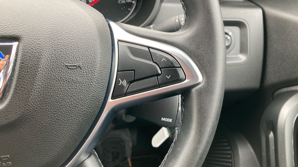 Dacia Duster 1.3 TCe 150 Comfort 5dr EDC Petrol Estate - Image 26