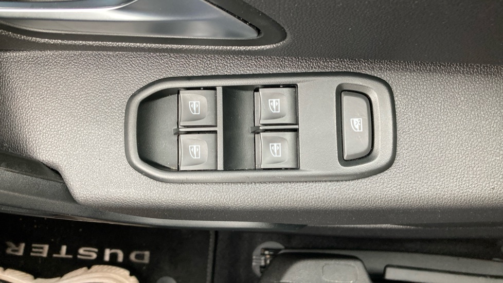 Dacia Duster 1.3 TCe 150 Comfort 5dr EDC Petrol Estate - Image 27