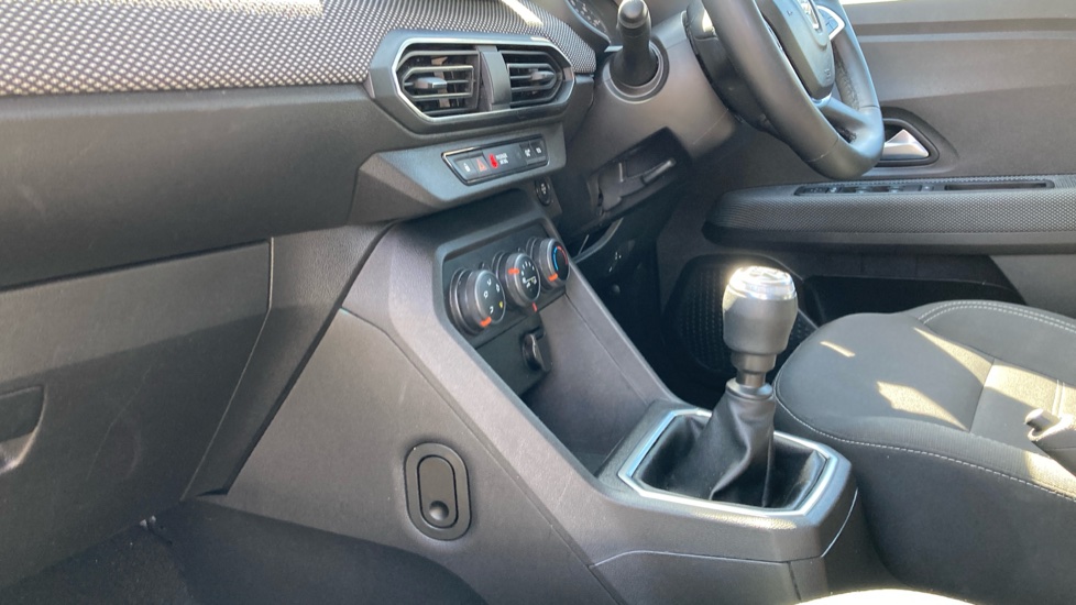 Dacia Sandero 1.0 TCe Comfort 5dr Bi Fuel Hatchback - Image 13