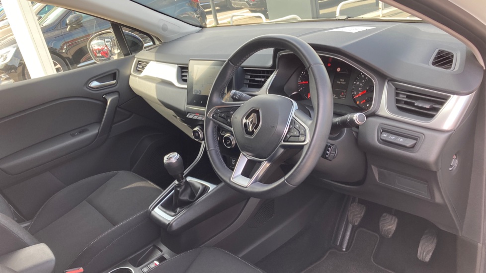 Renault Captur 1.3 TCE 130 Iconic 5dr Petrol Hatchback - Image 11