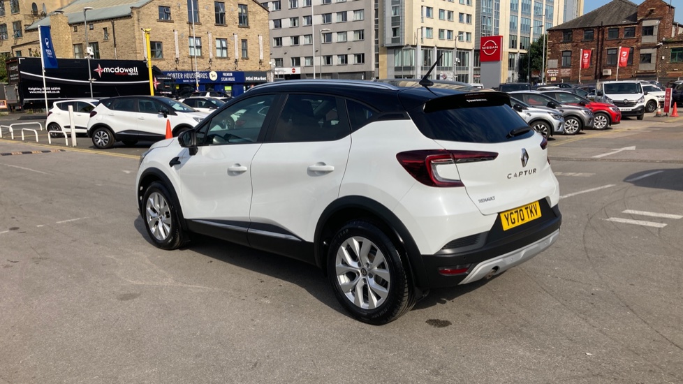 Renault Captur 1.3 TCE 130 Iconic 5dr Petrol Hatchback - Image 17