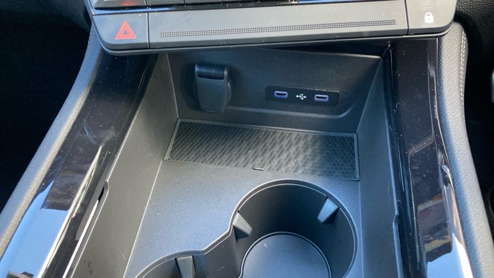 Renault Austral E-Tech Full Hybrid Techno Esprit Alpine 5dr Auto Hybrid Estate - Image 24