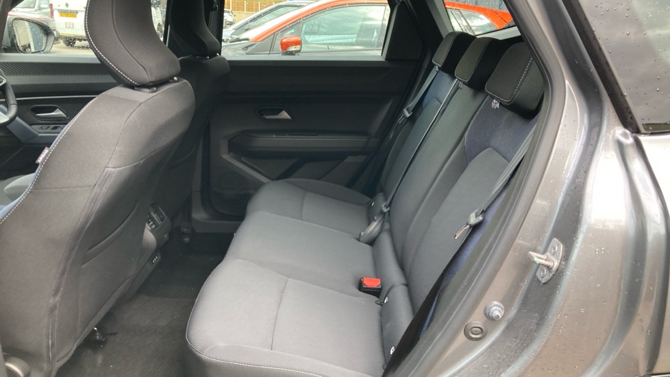 Dacia Bigster 1.8 Hybrid 155 Expression 5dr Auto Hybrid Estate - Image 16